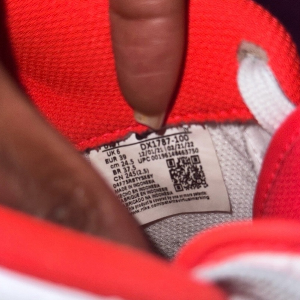 Nike Air Force 1 LV8 - Picture 2 of 4